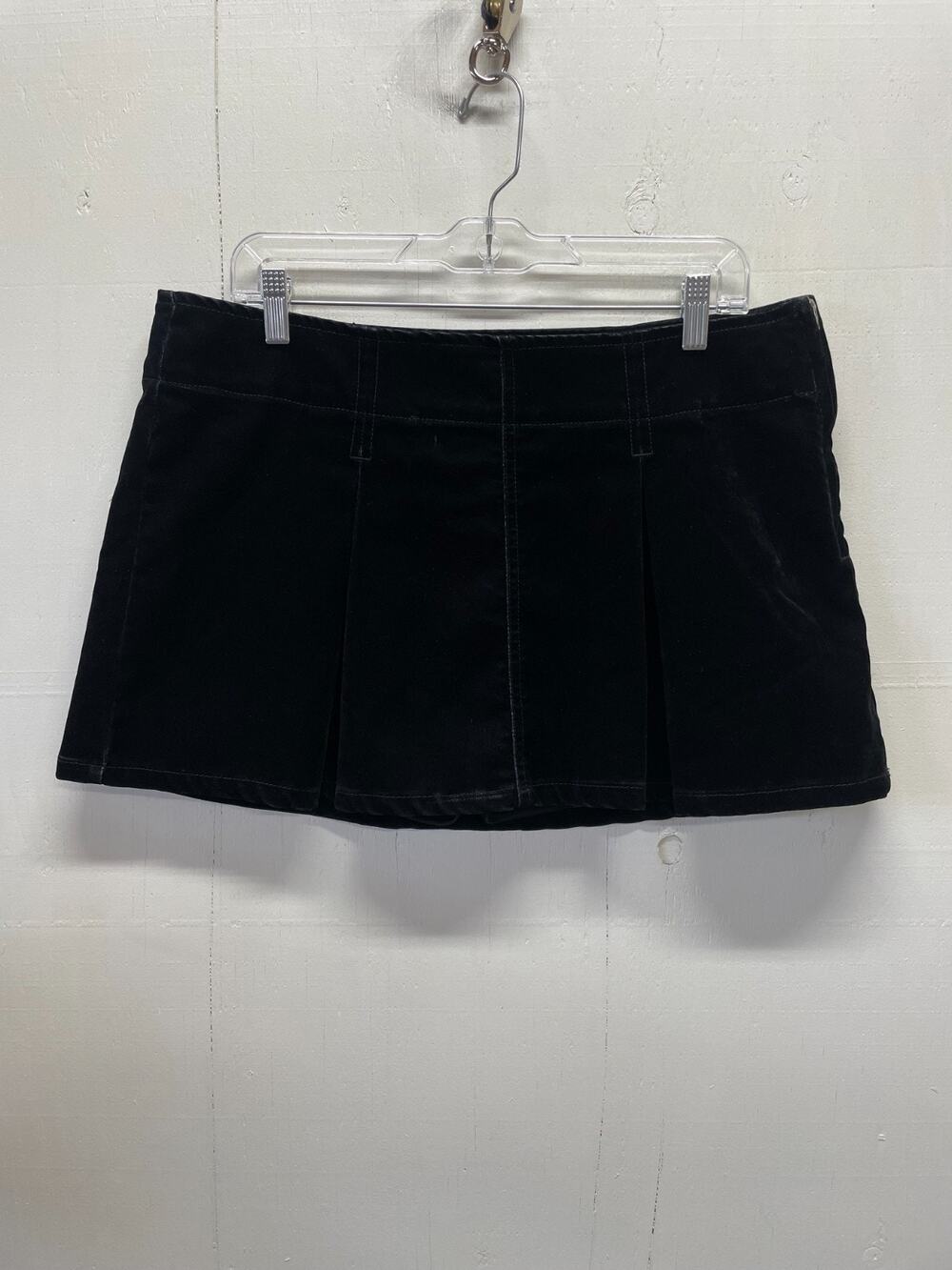 Madden NYC Women's Flocked Pleated Mini Skort Athletic Shorts Underneath Medium